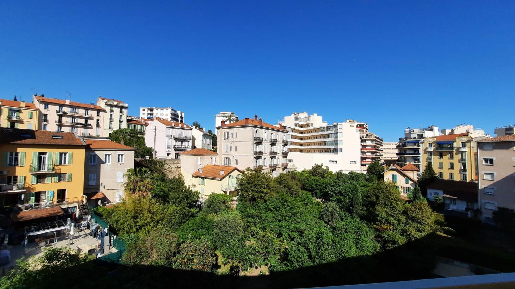 Sunny Mercury - Room In Apartment Cannes Bagian luar foto
