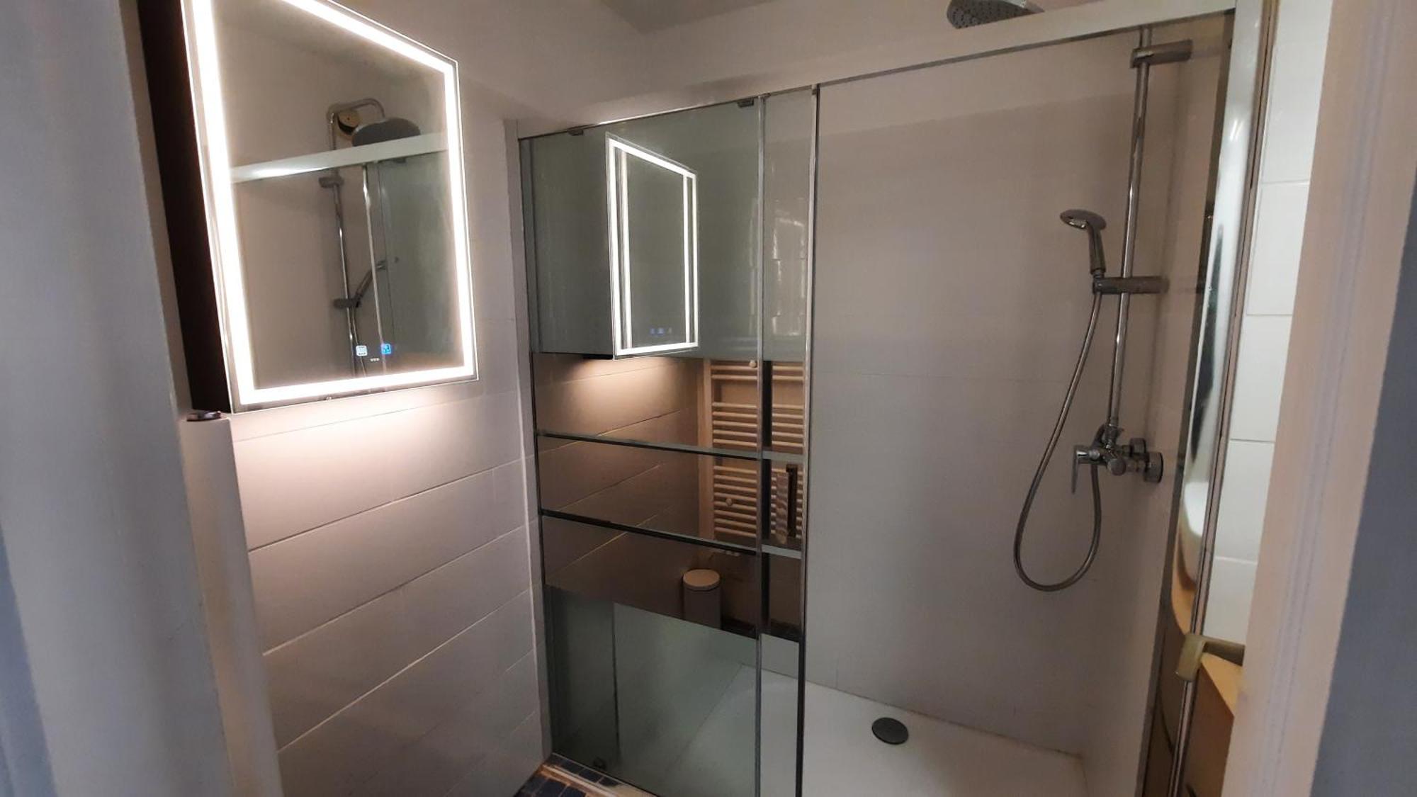 Sunny Mercury - Room In Apartment Cannes Bagian luar foto