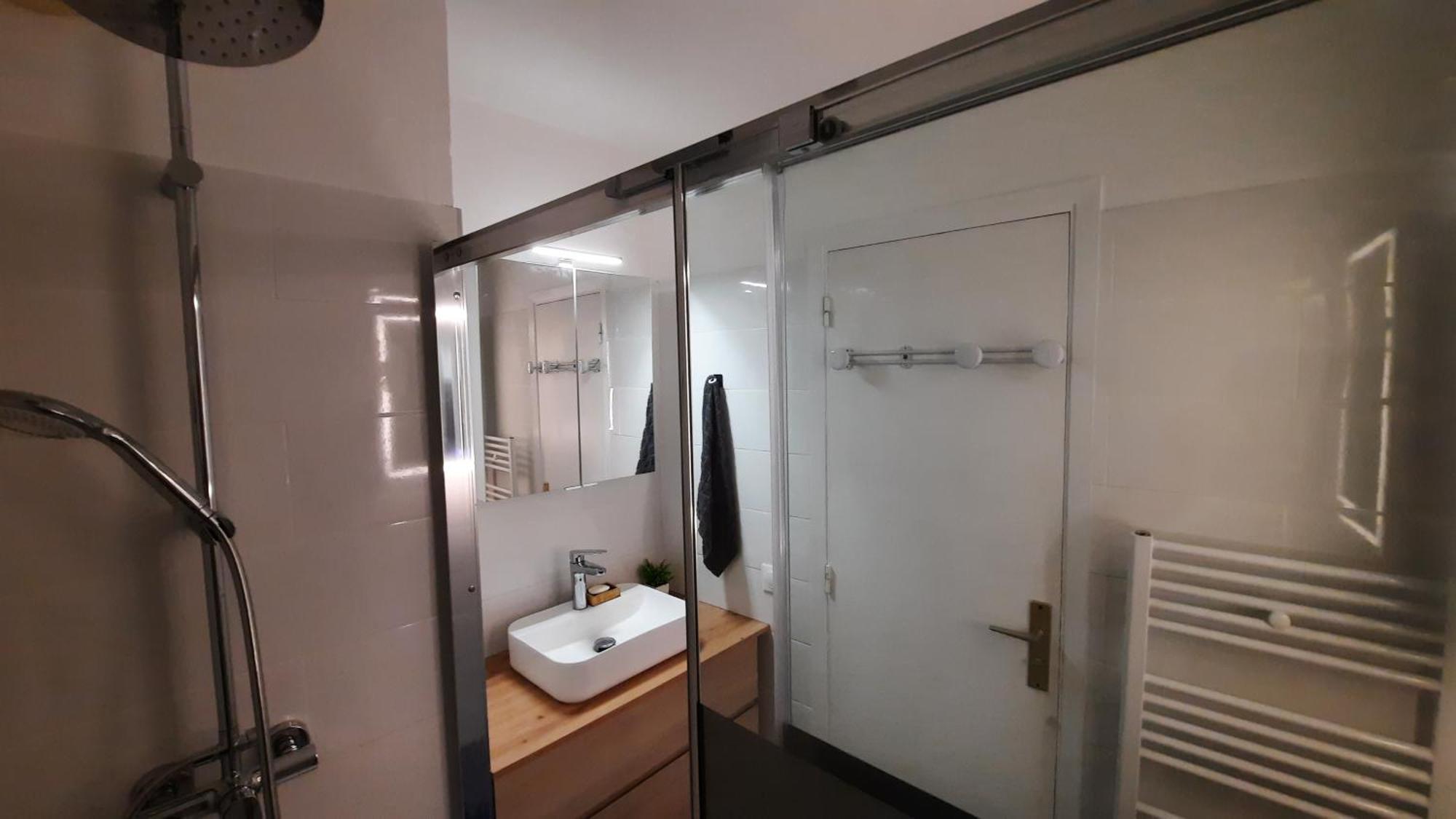 Sunny Mercury - Room In Apartment Cannes Bagian luar foto