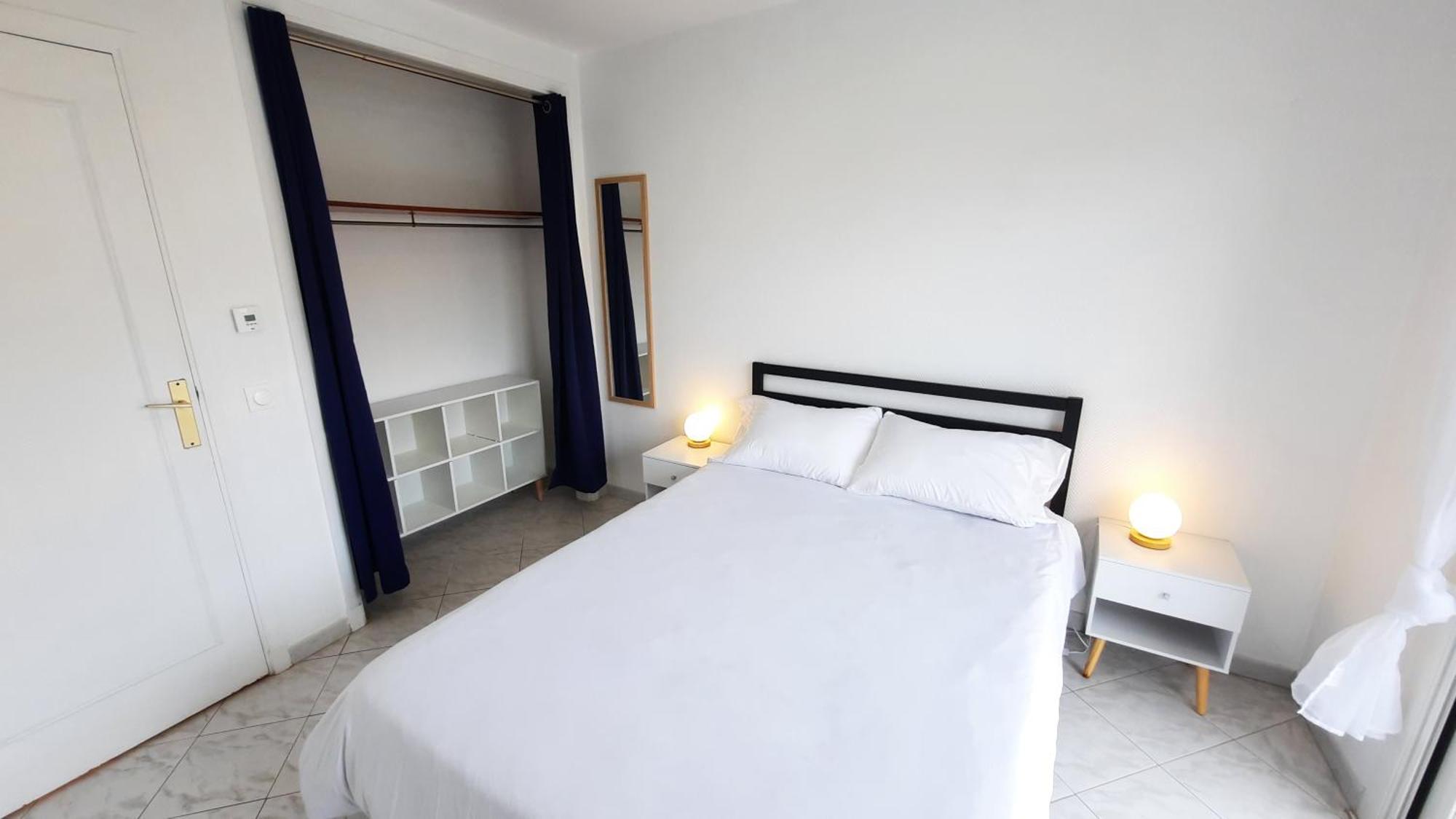 Sunny Mercury - Room In Apartment Cannes Bagian luar foto