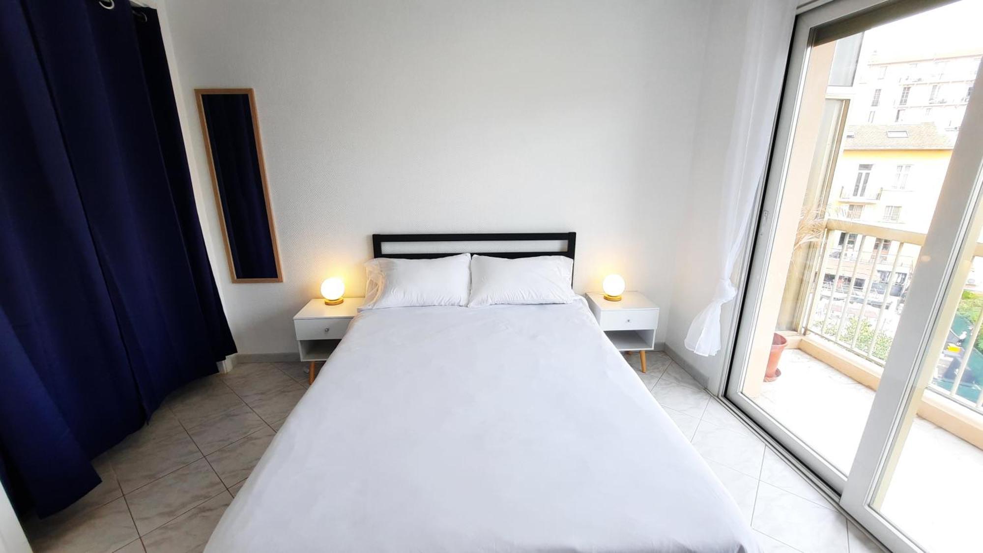 Sunny Mercury - Room In Apartment Cannes Bagian luar foto
